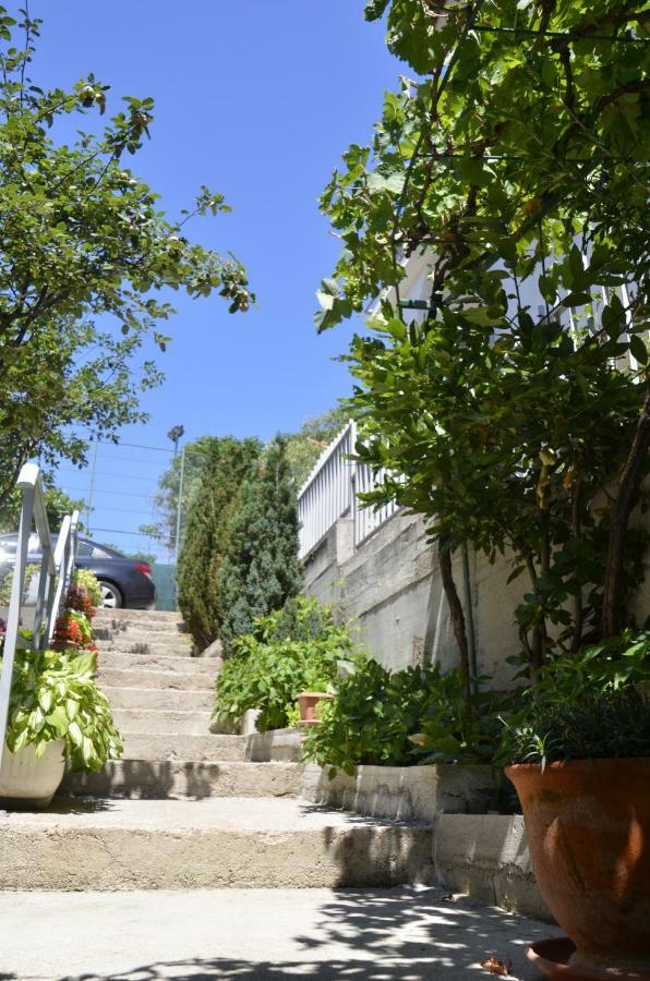 Apartments Lilly - Studio Rijeka Bagian luar foto