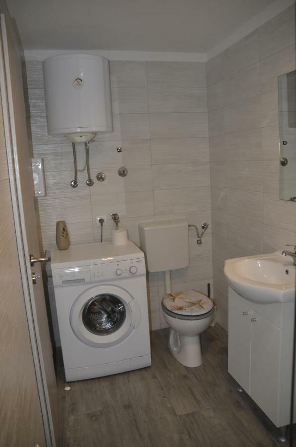 Apartments Lilly - Studio Rijeka Bagian luar foto